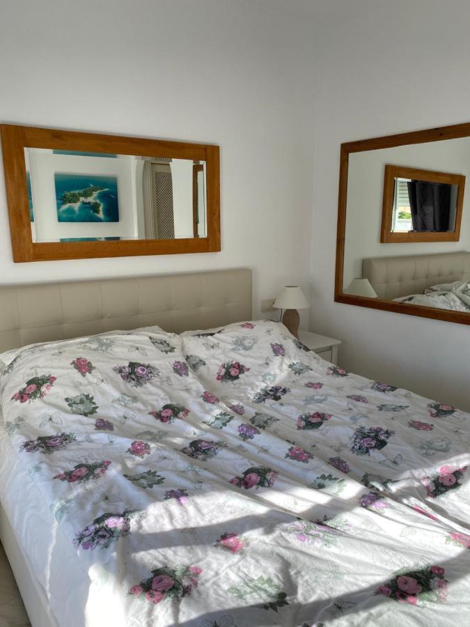 Bahia De Casares Apartment Estepona Exterior photo